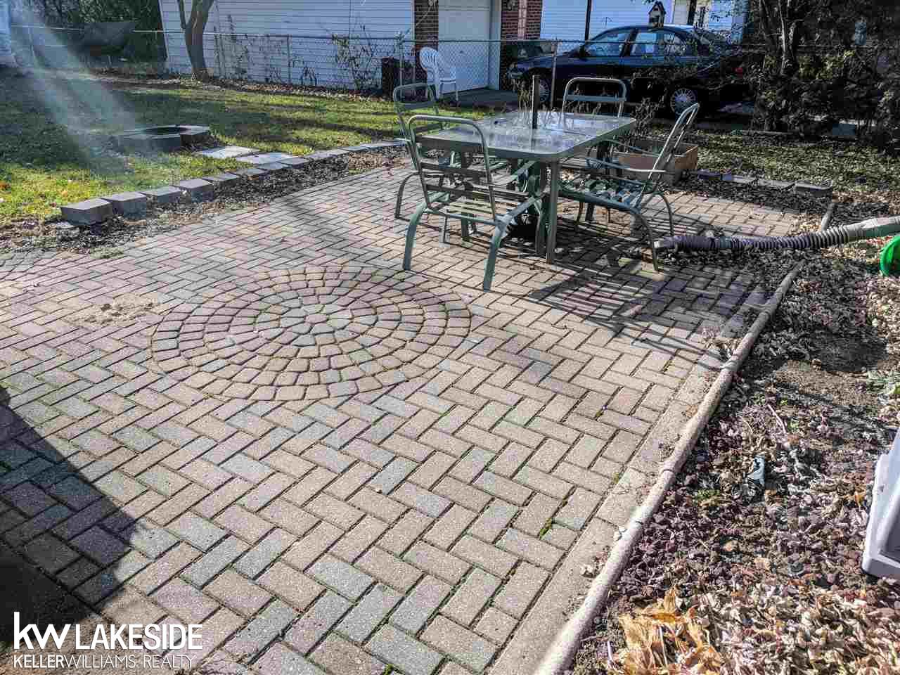 15580 Charles R Avenue Eastpointe, MI 48021 - Photo 5 of 23 Patio