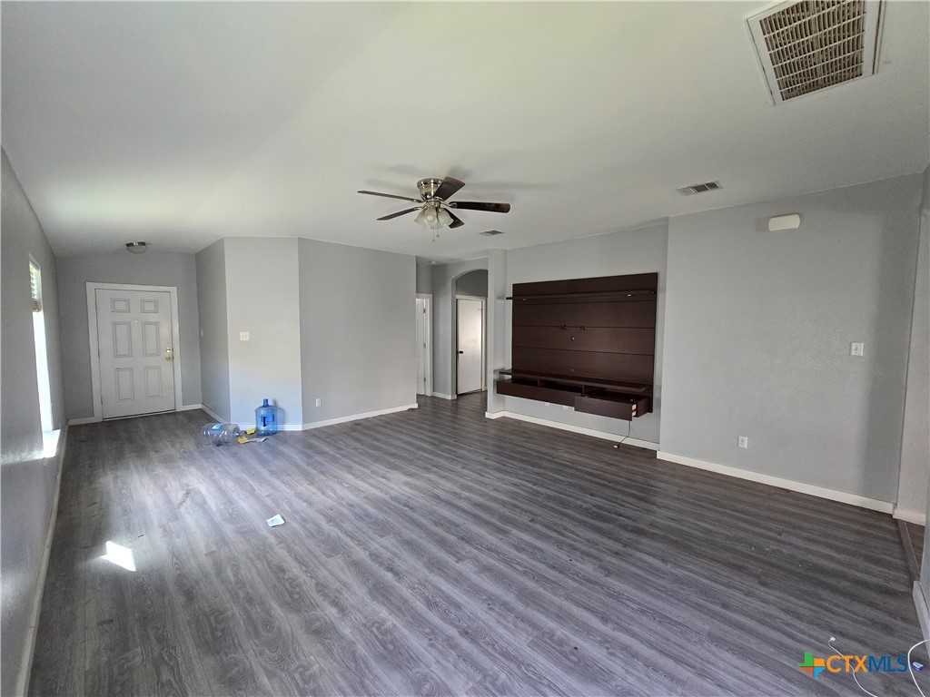 908 Starlight Drive Temple, TX 76502 - Photo 3 of 25 Living Room