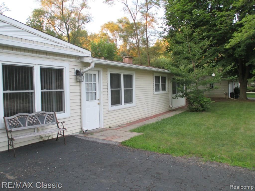 1185 Delta Road Walled Lake, MI 48390 - Photo 35 of 42 IMG_1856.jpg