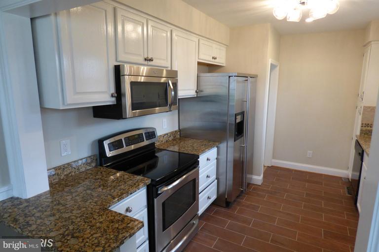 26622 Ridge Road Damascus, MD 20872 - Photo 3 of 28 Interior (General)