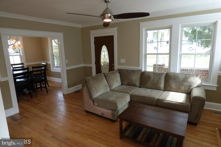 26622 Ridge Road Damascus, MD 20872 - Photo 8 of 28 Interior (General)