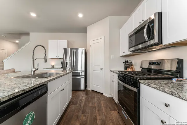 $1,950 | 3127 Keuka Park Drive, San Antonio, TX 78245