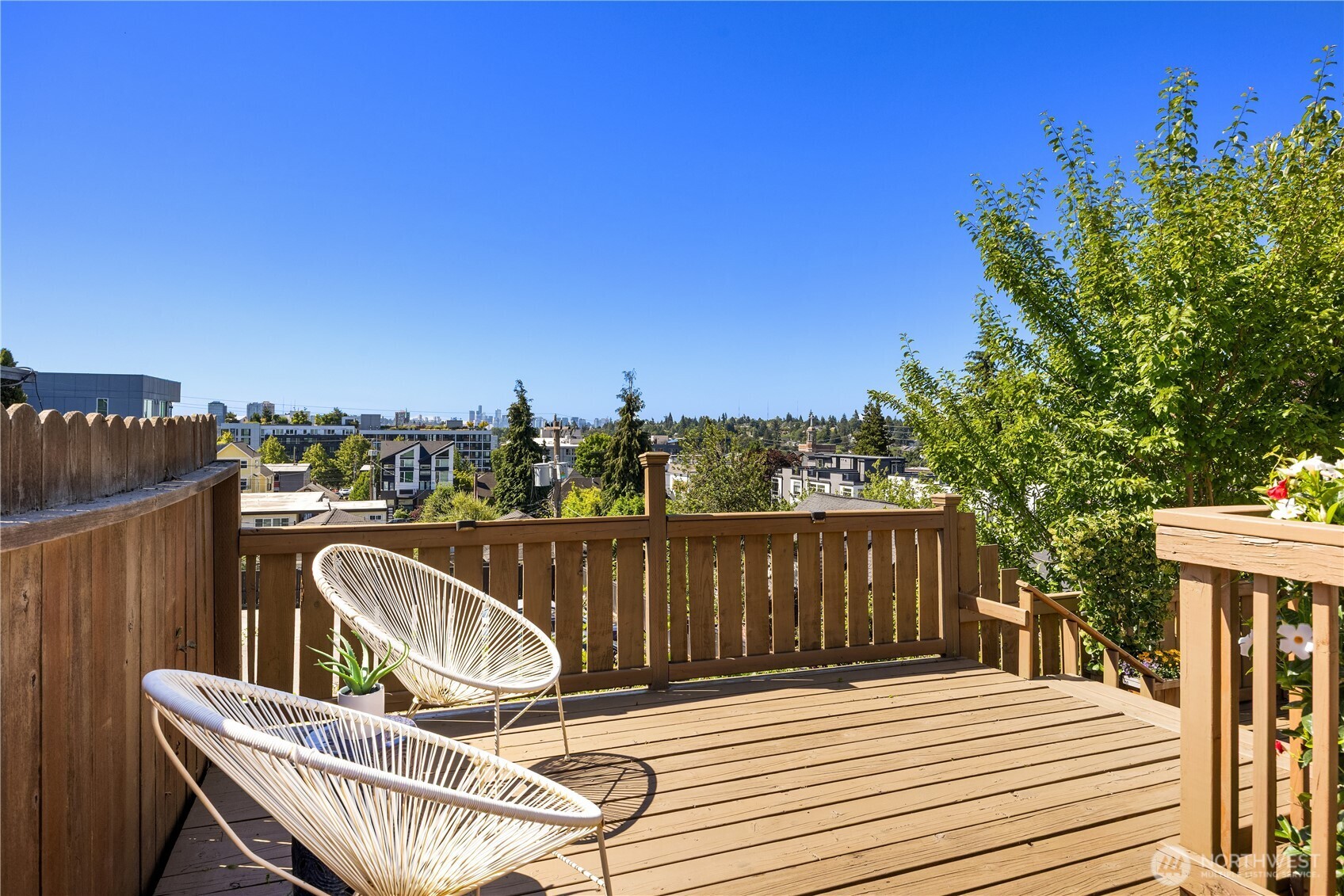 907 Northeast 72nd Street Seattle, WA 98115 - Photo 28 of 39