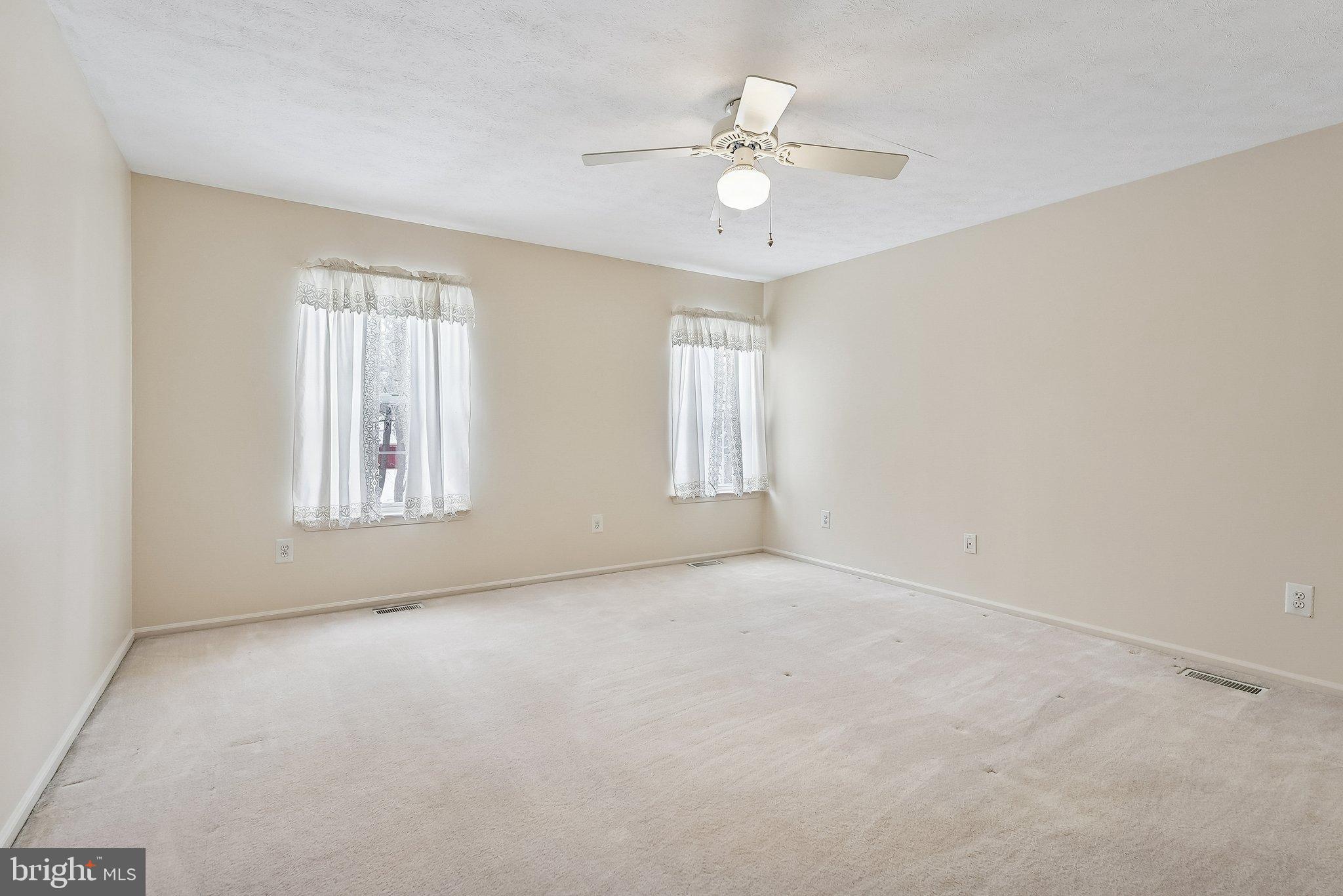 7 Drake Court Mount Laurel, NJ 08054 - Photo 23 of 33 Spacious room with natural light and charm.