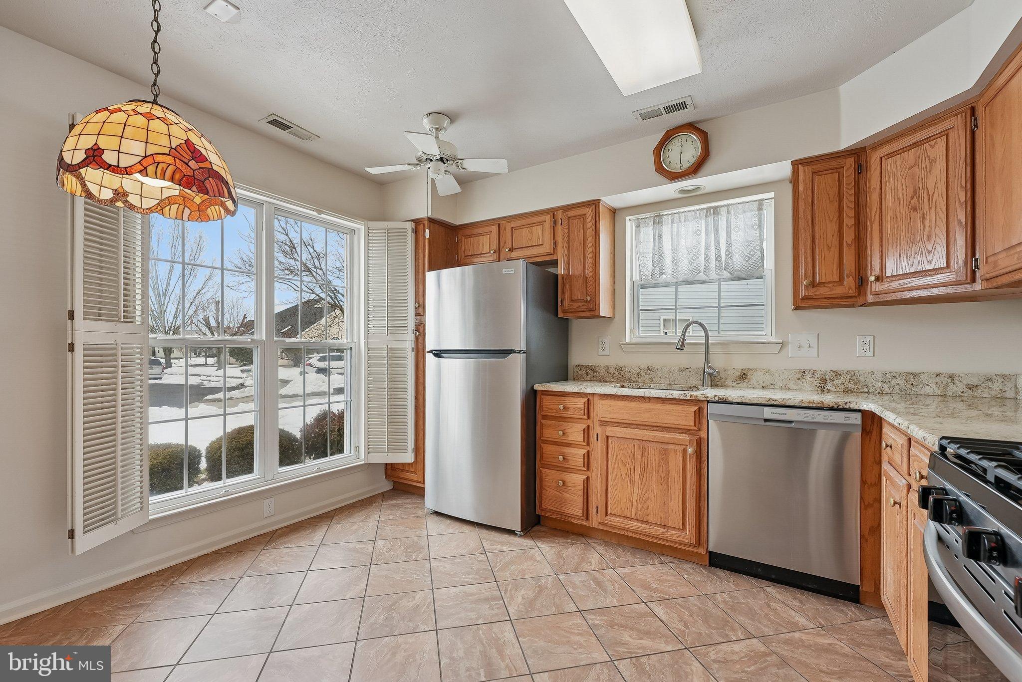 7 Drake Court Mount Laurel, NJ 08054 - Photo 10 of 33 Bright kitchen with charming bay window.