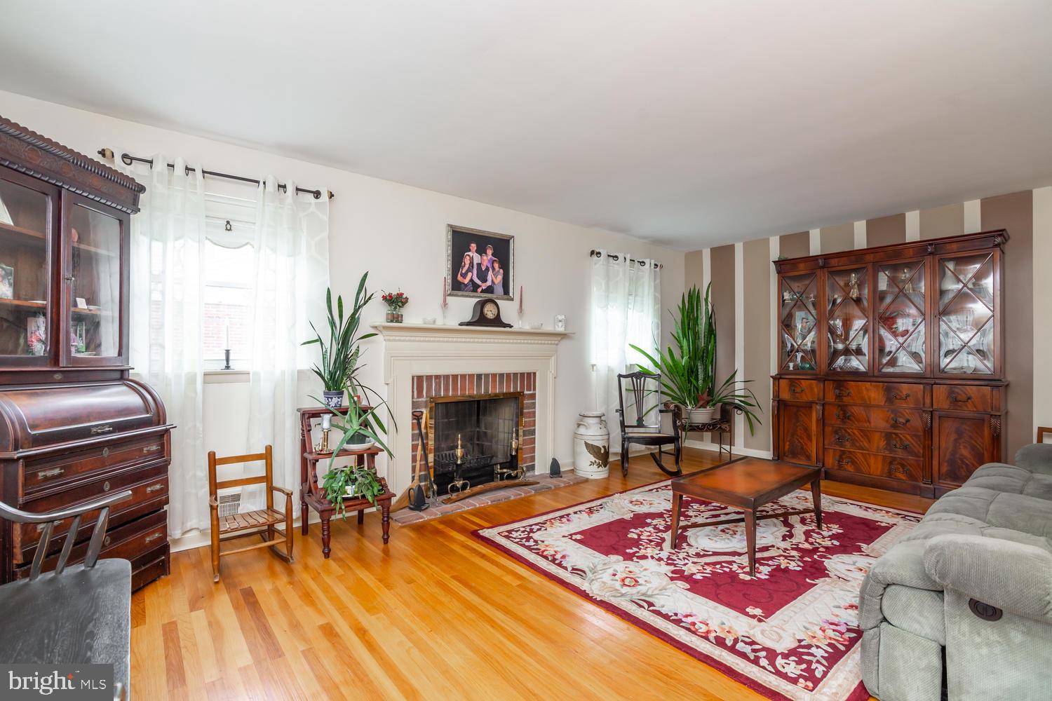678 Gerard Road Broomall, PA 19008 - Photo 3 of 16