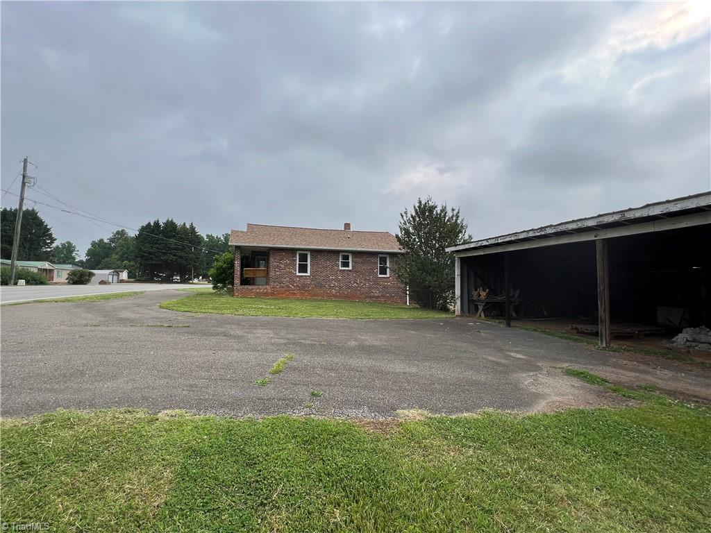 2757 Red Brush Road Mount Airy, NC 27030 - Photo 3 of 15 Gallery Image 3