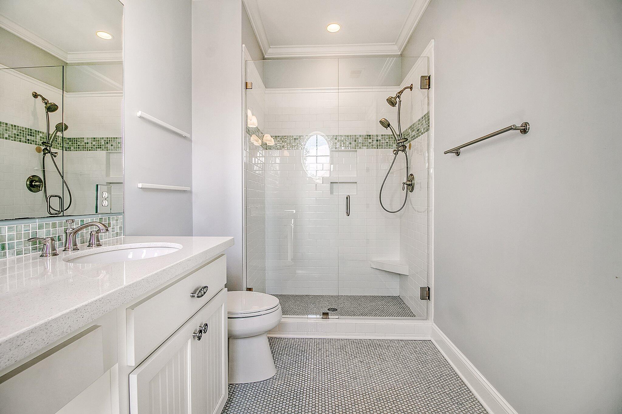 2733 Fountainhead Way Mount Pleasant, SC 29466 - Photo 49 of 98 2733 Fountainhead upstairs bd ba shower