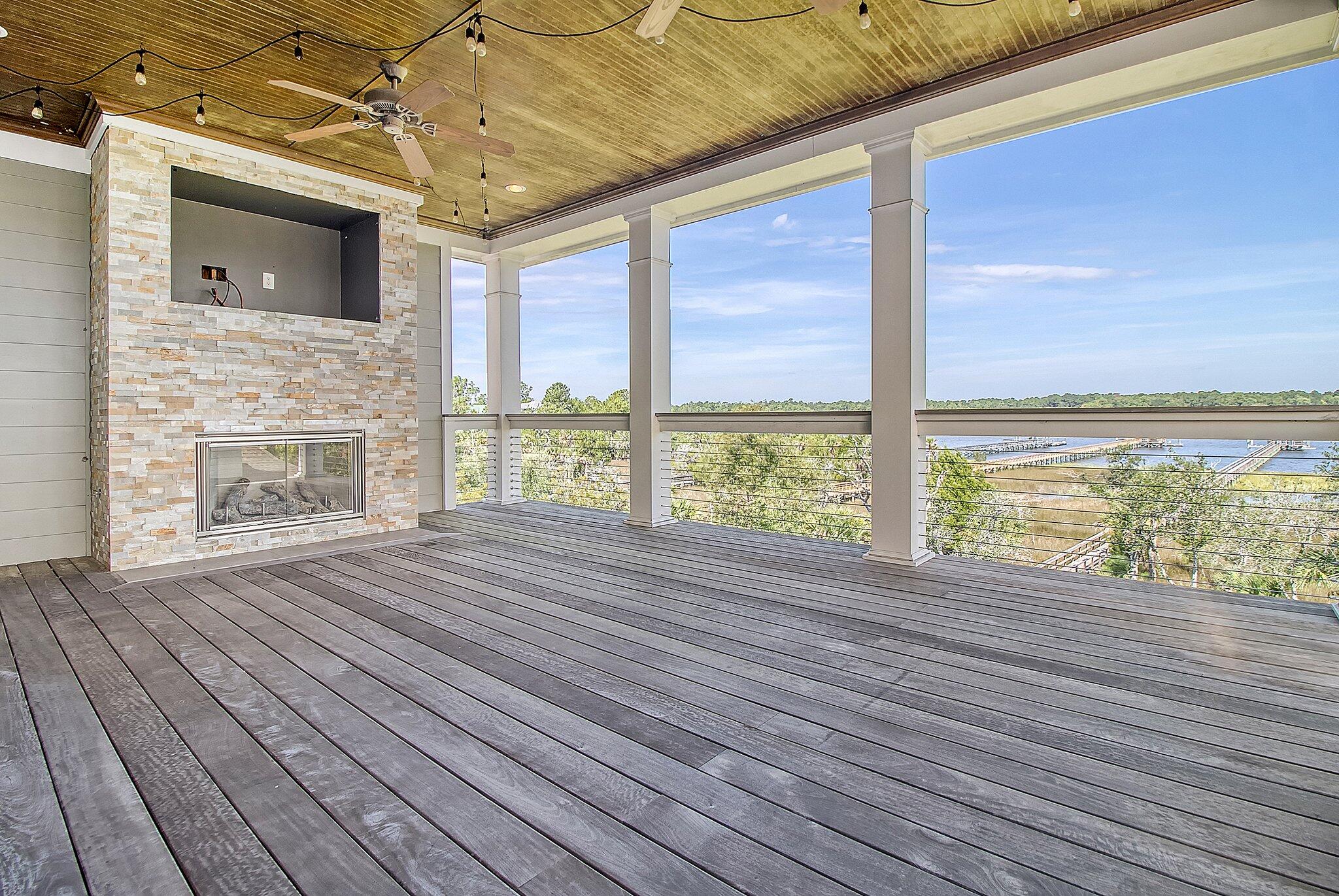 2733 Fountainhead Way Mount Pleasant, SC 29466 - Photo 53 of 98 2733 Fountainhead upper deck