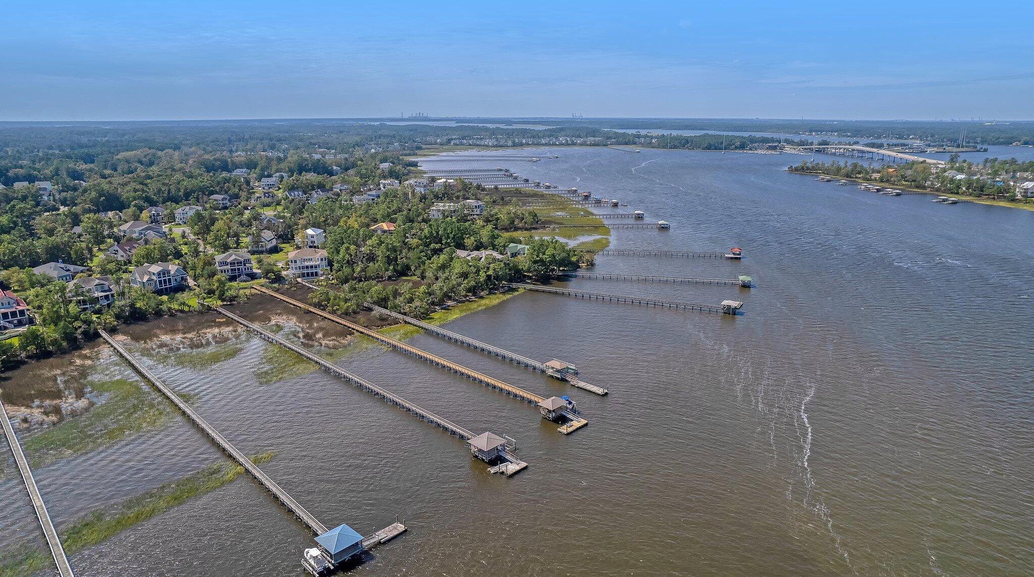 2733 Fountainhead Way Mount Pleasant, SC 29466 - Photo 68 of 98 2733 Fountainhead dock distance