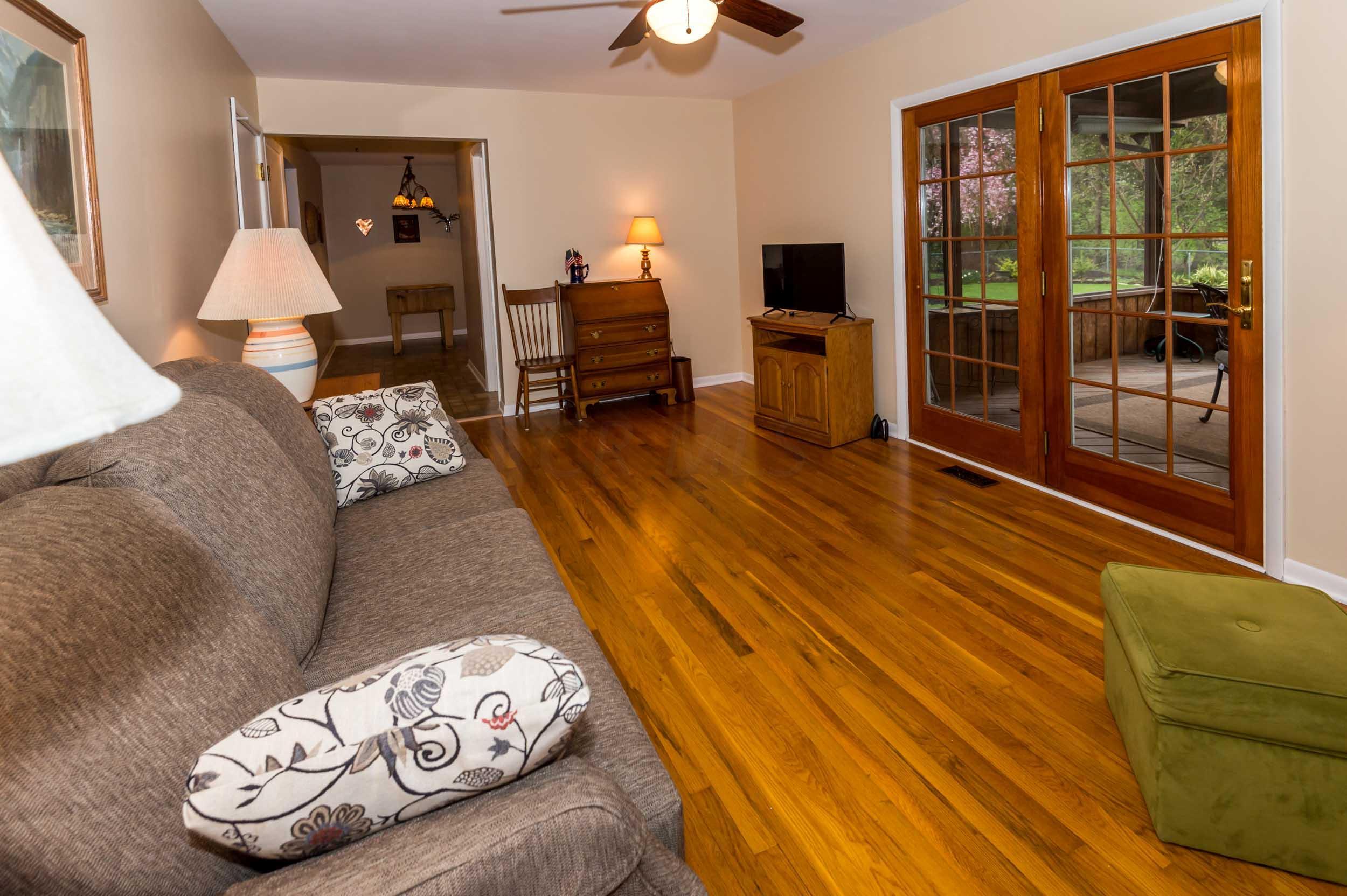 1350 Reymond Road Columbus, OH 43220 - Photo 12 of 39 Gallery Image 12