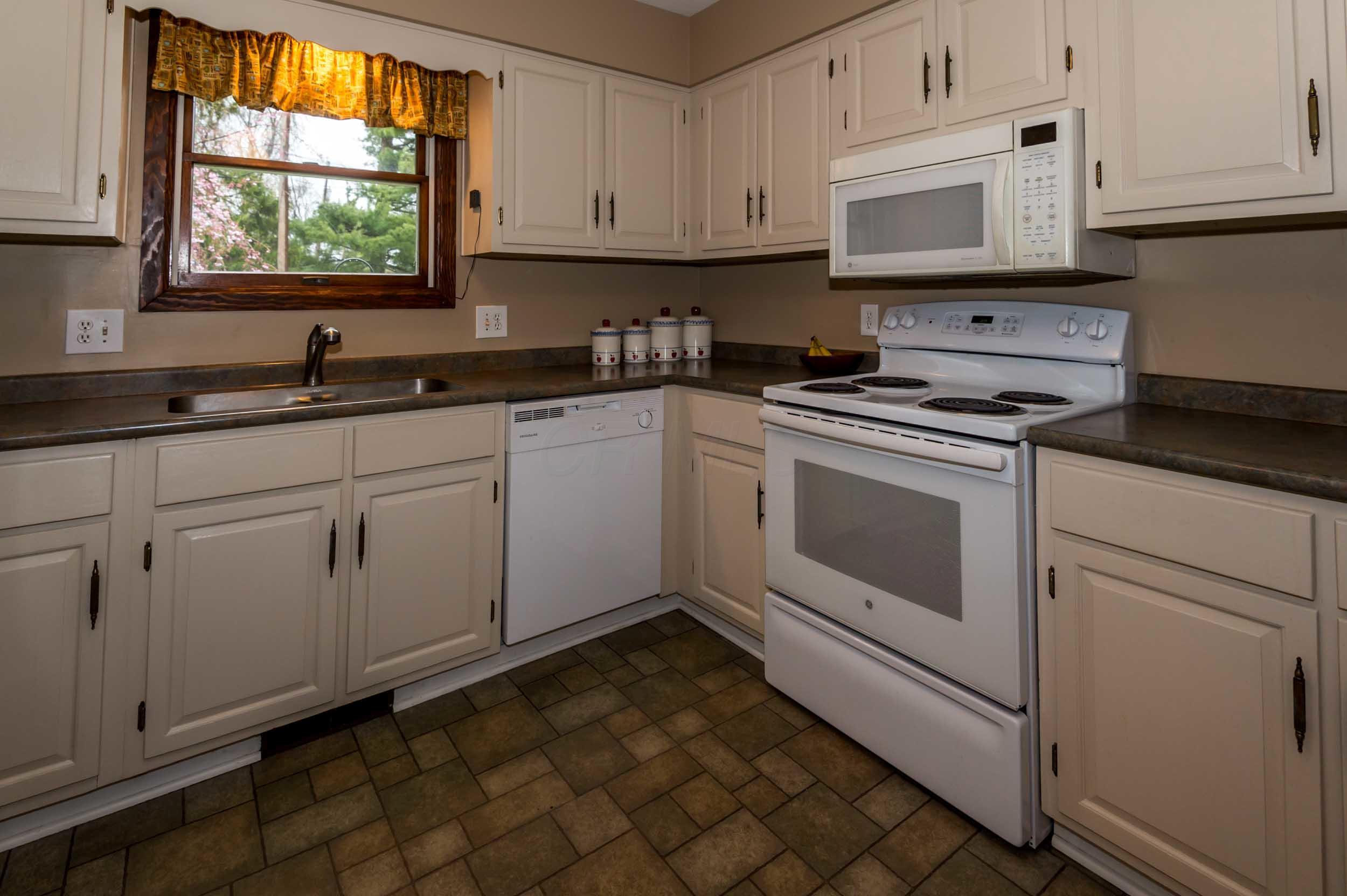 1350 Reymond Road Columbus, OH 43220 - Photo 17 of 39 Gallery Image 17