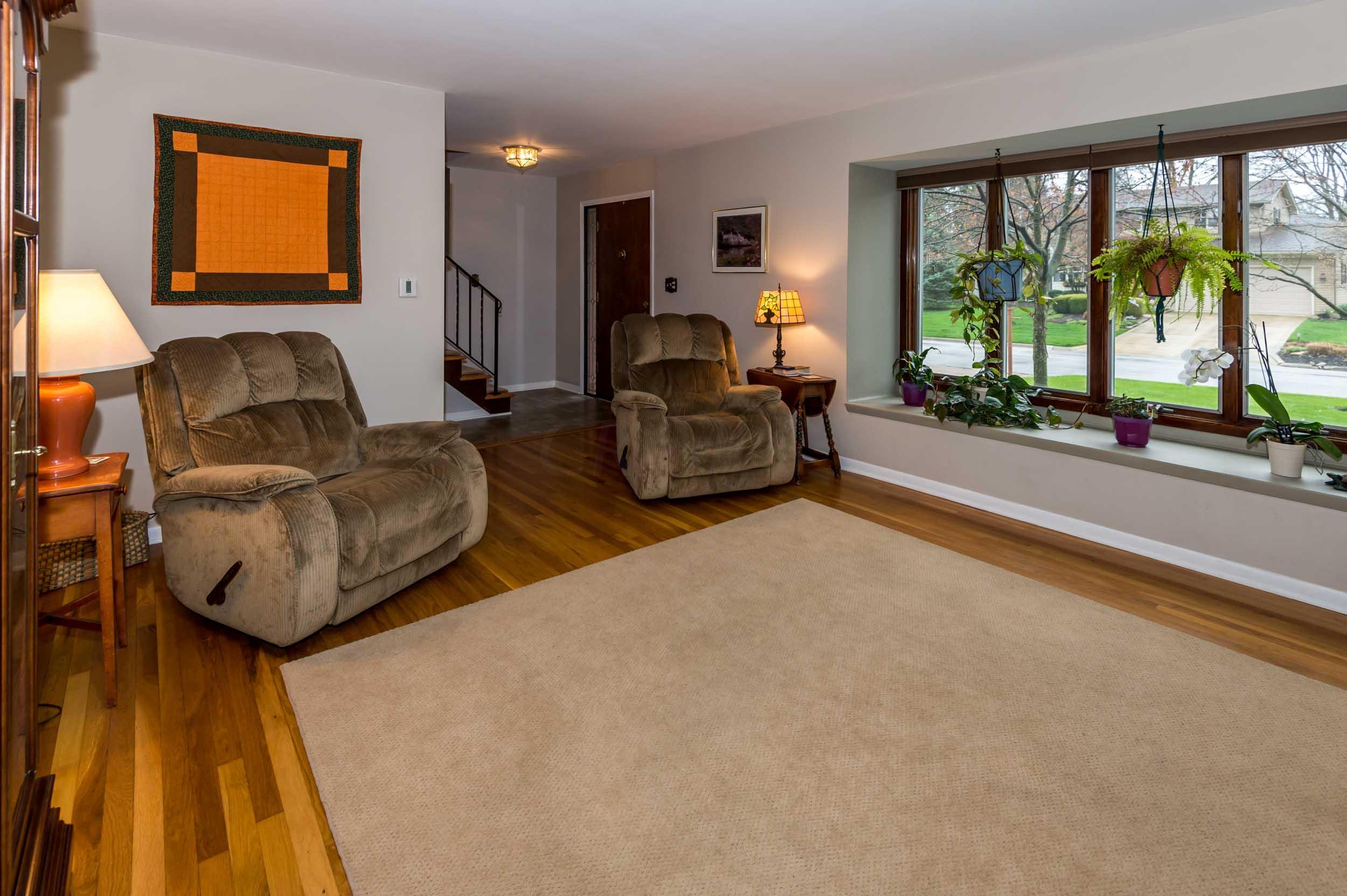 1350 Reymond Road Columbus, OH 43220 - Photo 3 of 39 Gallery Image 3