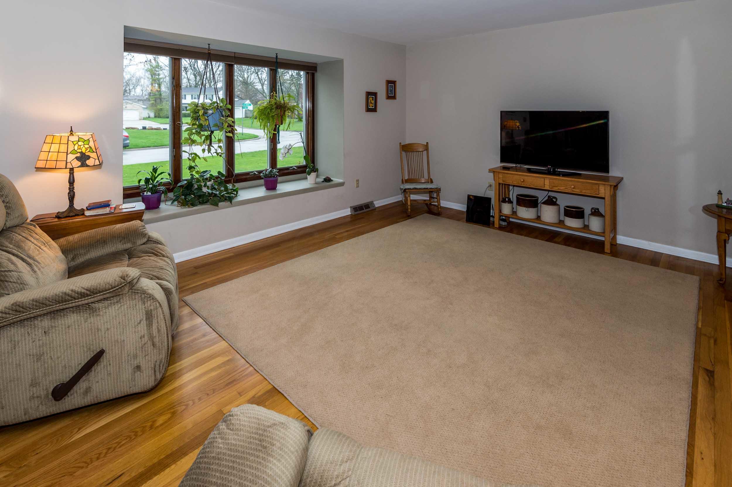 1350 Reymond Road Columbus, OH 43220 - Photo 4 of 39 Gallery Image 4