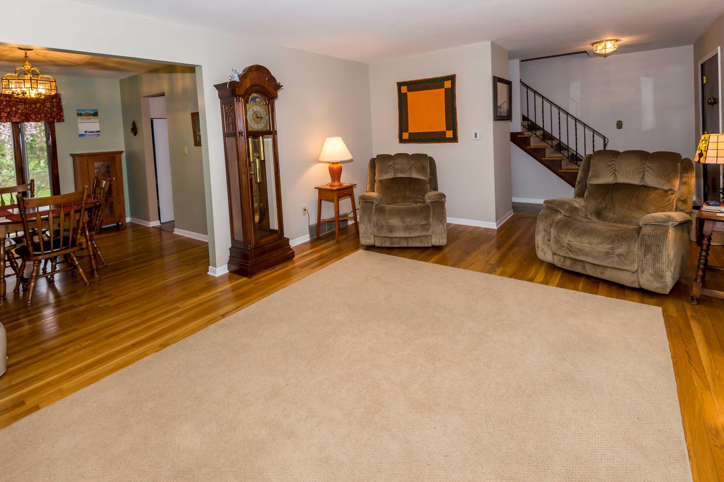 1350 Reymond Road Columbus, OH 43220 - Photo 6 of 39 Gallery Image 6