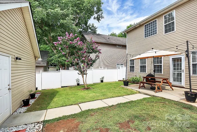 a view of a house with backyard and sitting area
