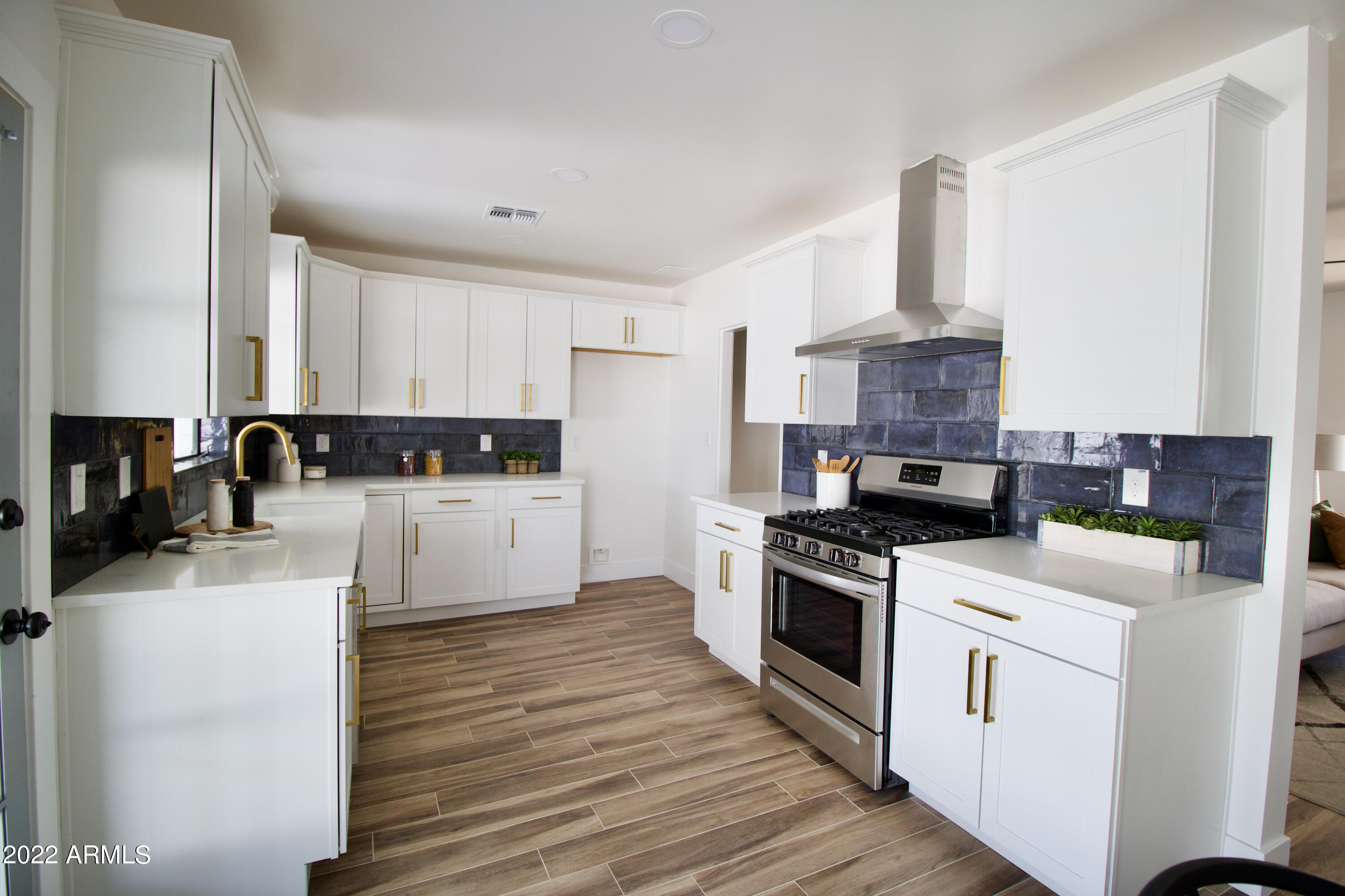 716 West 11th Street Tempe, AZ 85281 - Photo 5 of 41 IMG_5812