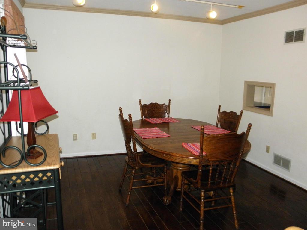 1904 North Eden Road Lancaster, PA 17601 - Photo 4 of 12