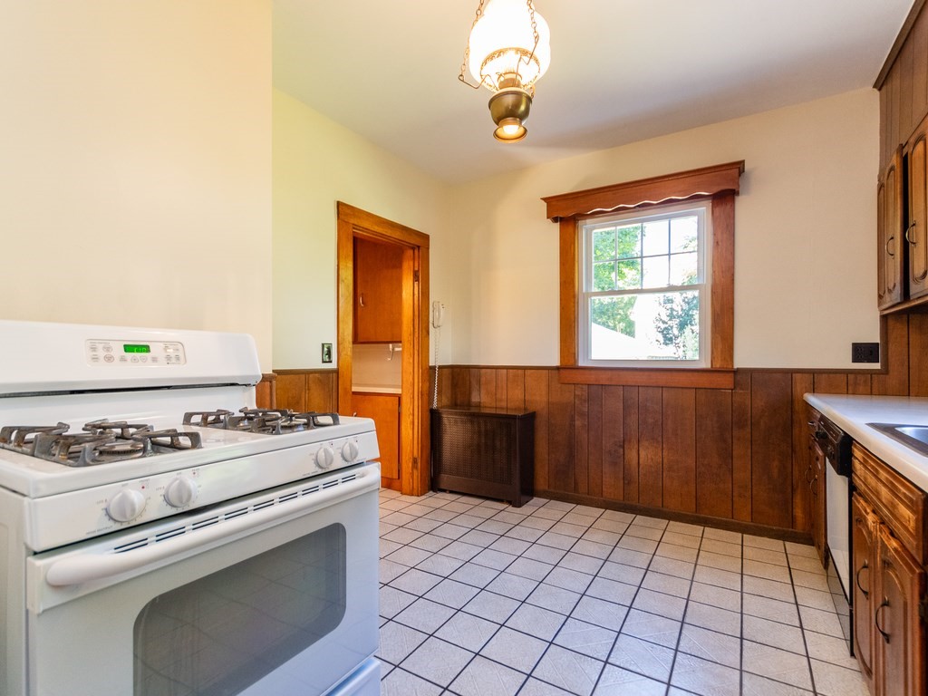 15 Welton Road Boston, MA 02132 - Photo 12 of 28 Gallery Image 12