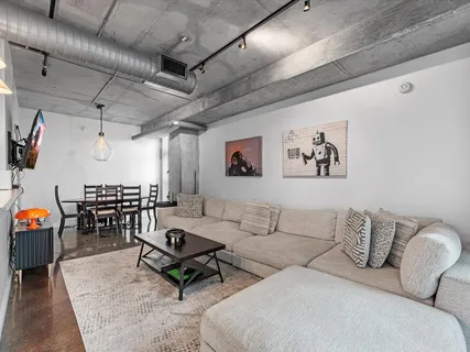 $300,000 | 2000 Bagby Street, Unit 5423, Houston, TX 77002