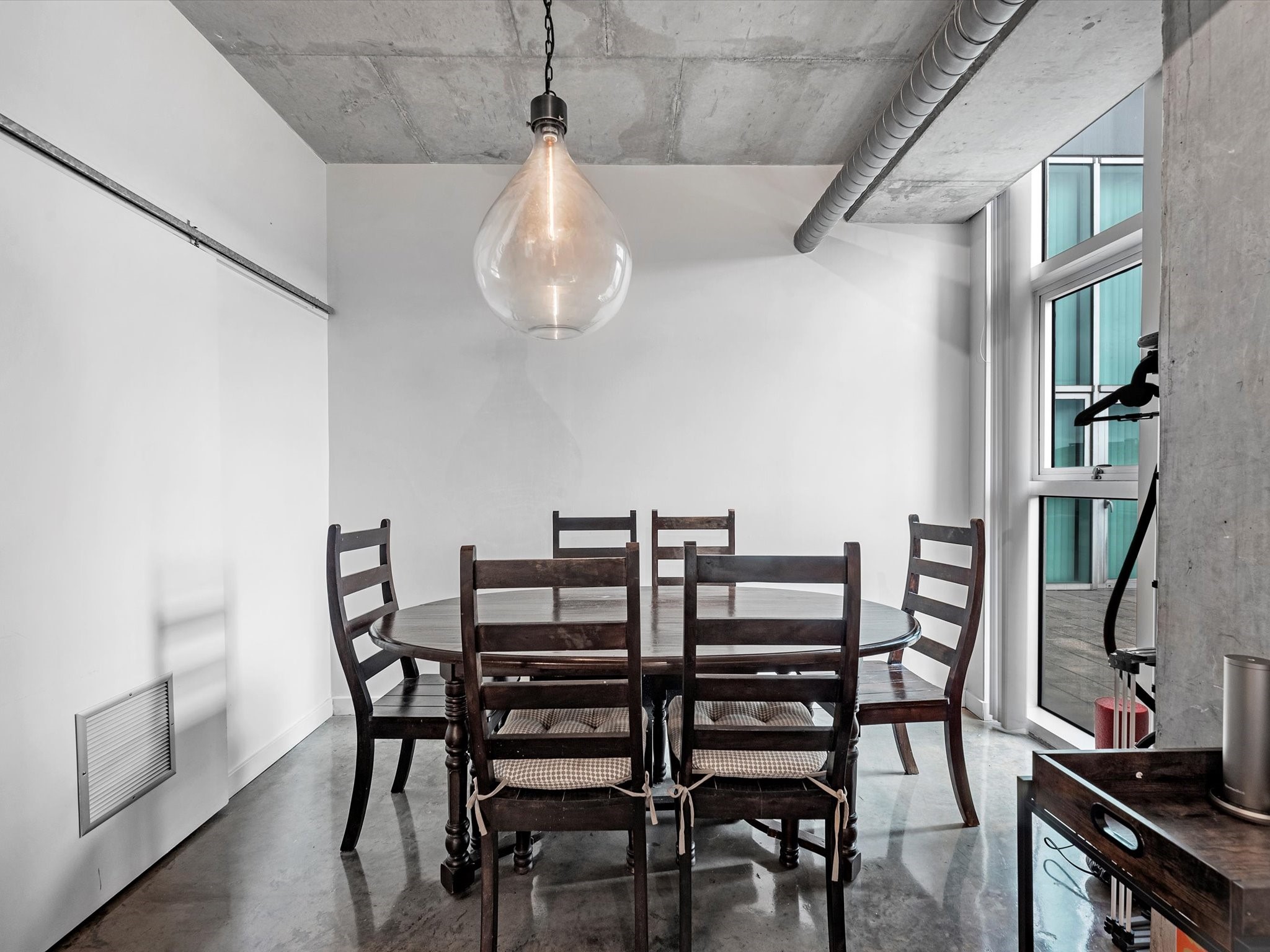 2000 Bagby Street, Unit 5423 Houston, TX 77002 - Photo 6 of 32 The dining area