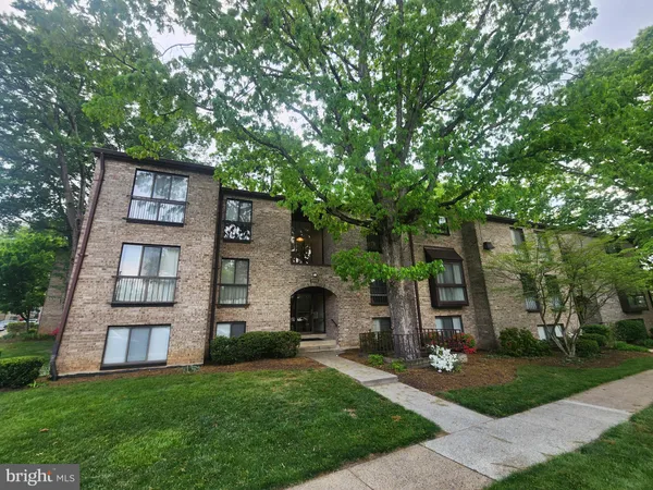 $2,300 | 2010 Colts Neck Road, Unit 2B, Reston, VA 20191