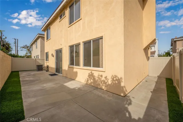 a view of a pathway along a building