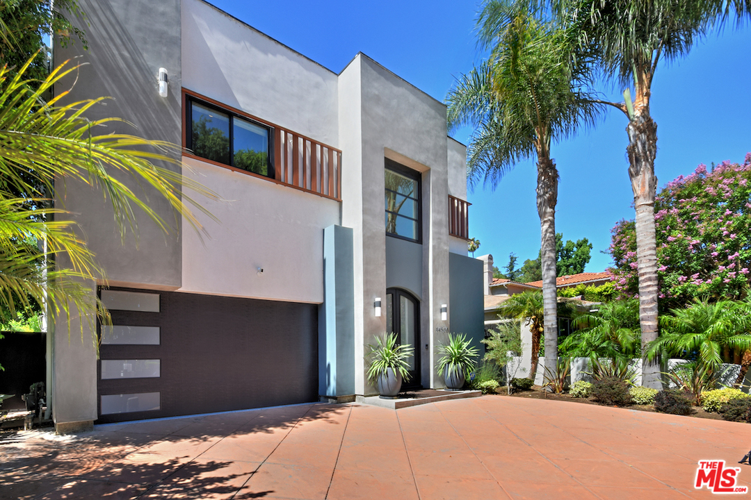 14520 Greenleaf Street Sherman Oaks, CA 91403 - Photo 3 of 54 a view of a house with a yard
