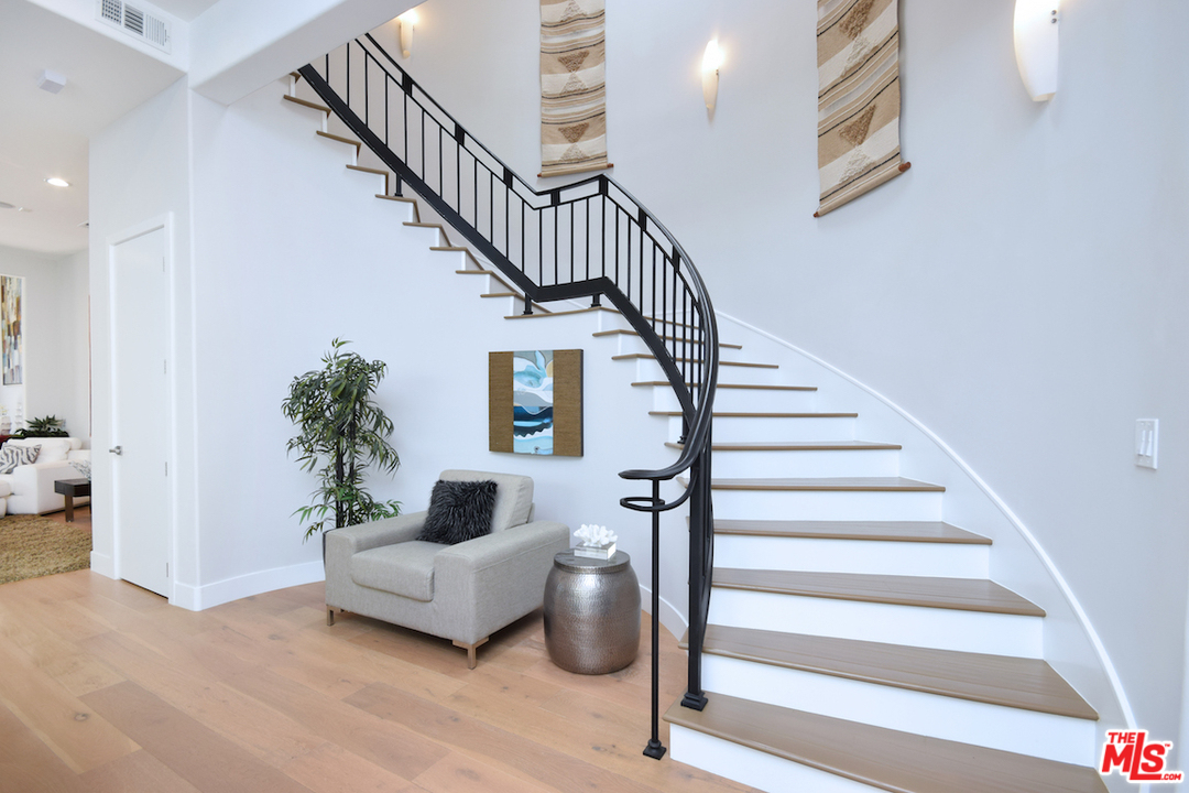 14520 Greenleaf Street Sherman Oaks, CA 91403 - Photo 40 of 54 a view of entryway and hall