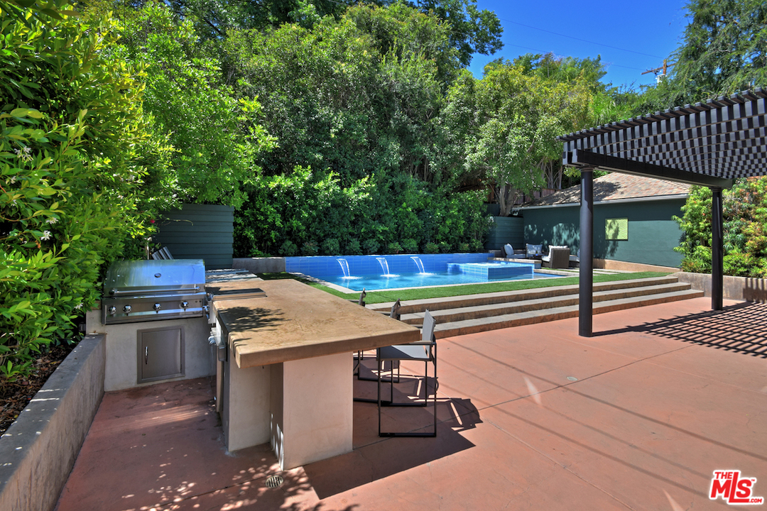 14520 Greenleaf Street Sherman Oaks, CA 91403 - Photo 10 of 54 a view of a patio with a table and chairs