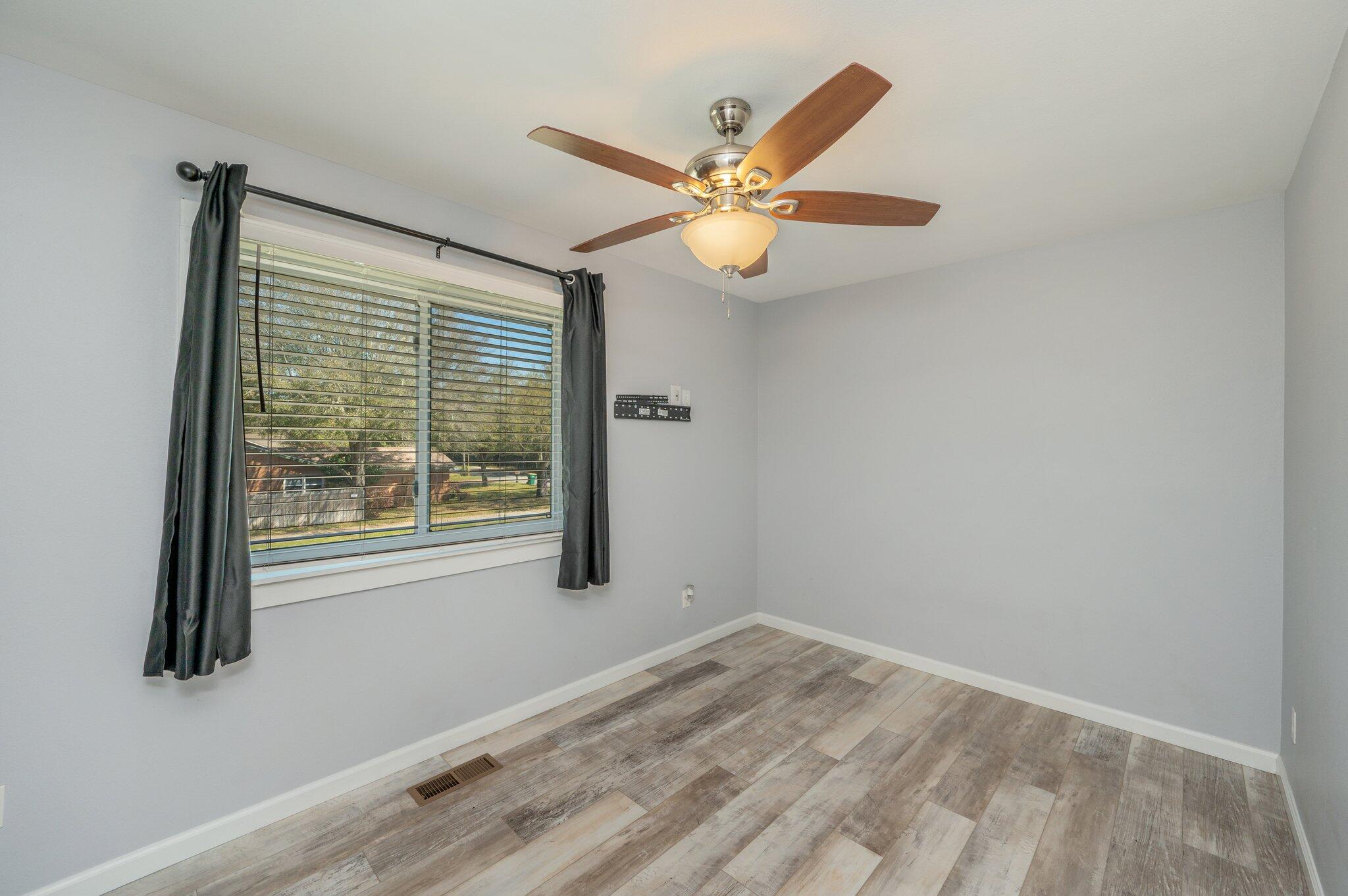 710 Legion Drive Destin, FL 32541 - Photo 18 of 29 an empty room with a window