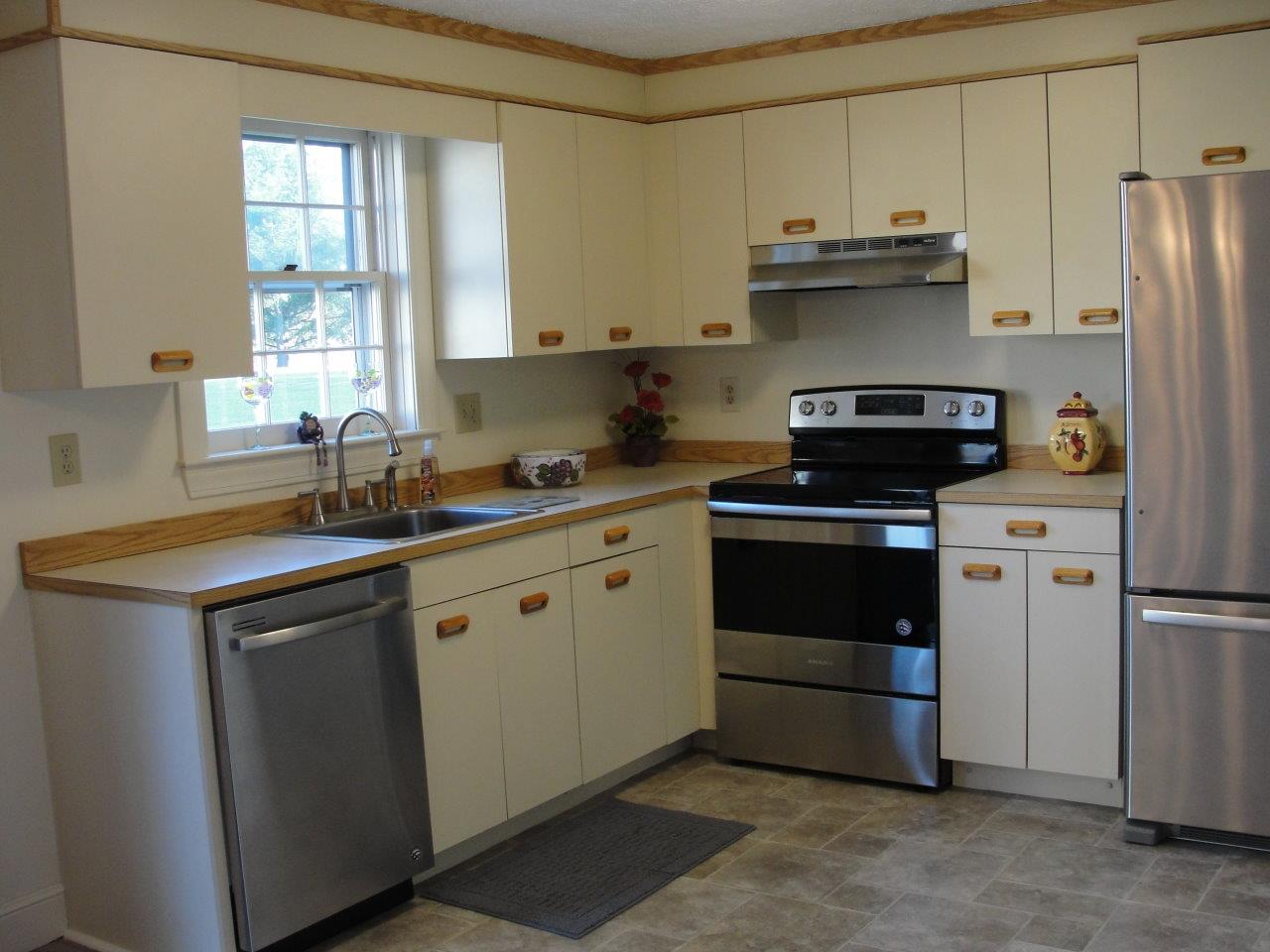 252 Winding Pond Road Londonderry, NH 03053 - Photo 12 of 36
