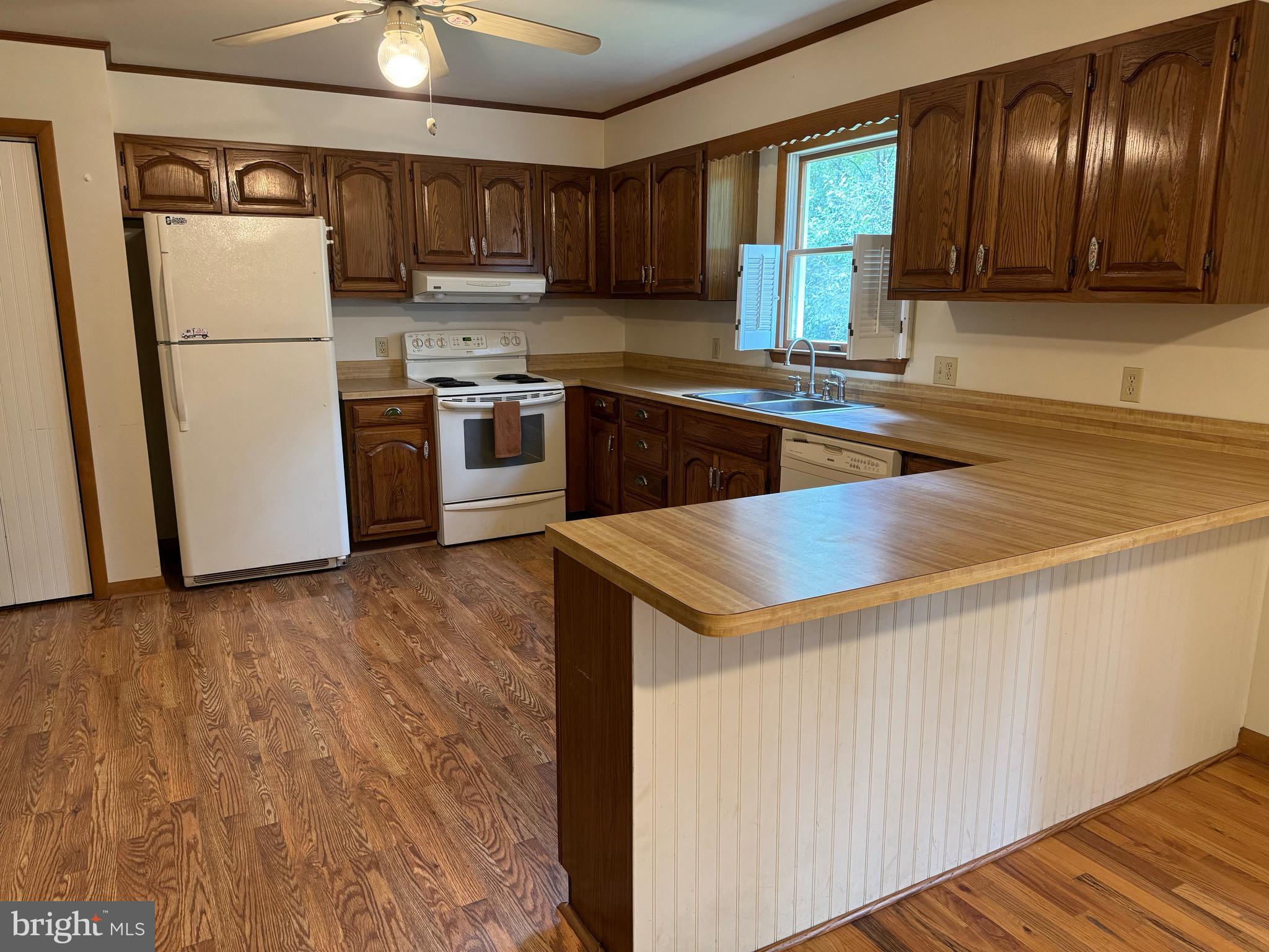 11108 Log Cabin Road Denton, MD 21629 - Photo 6 of 31 Plenty of counter surface with room for stools