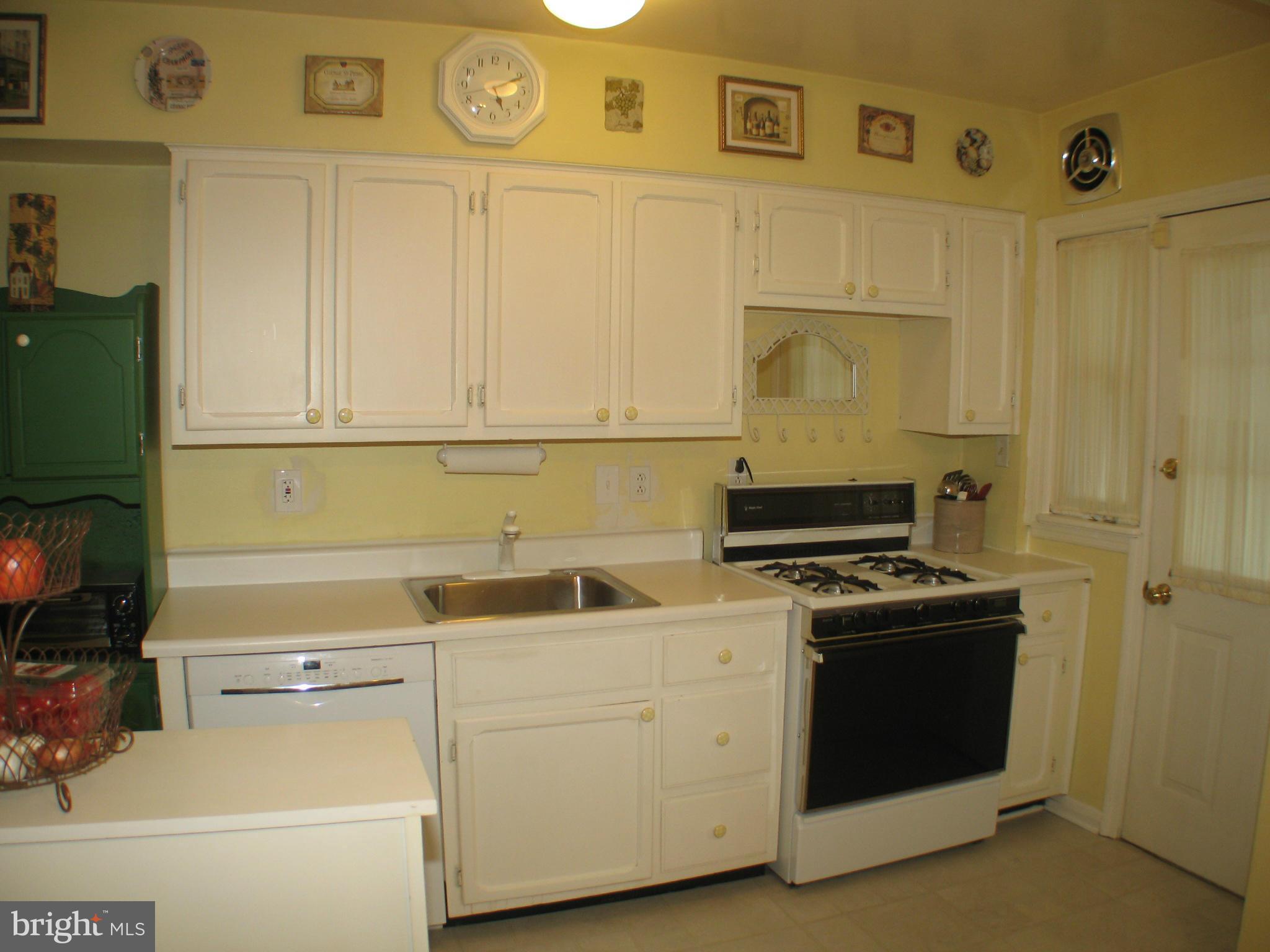 8301 Edgedale Road Baltimore, MD 21234 - Photo 5 of 14 Kitchen