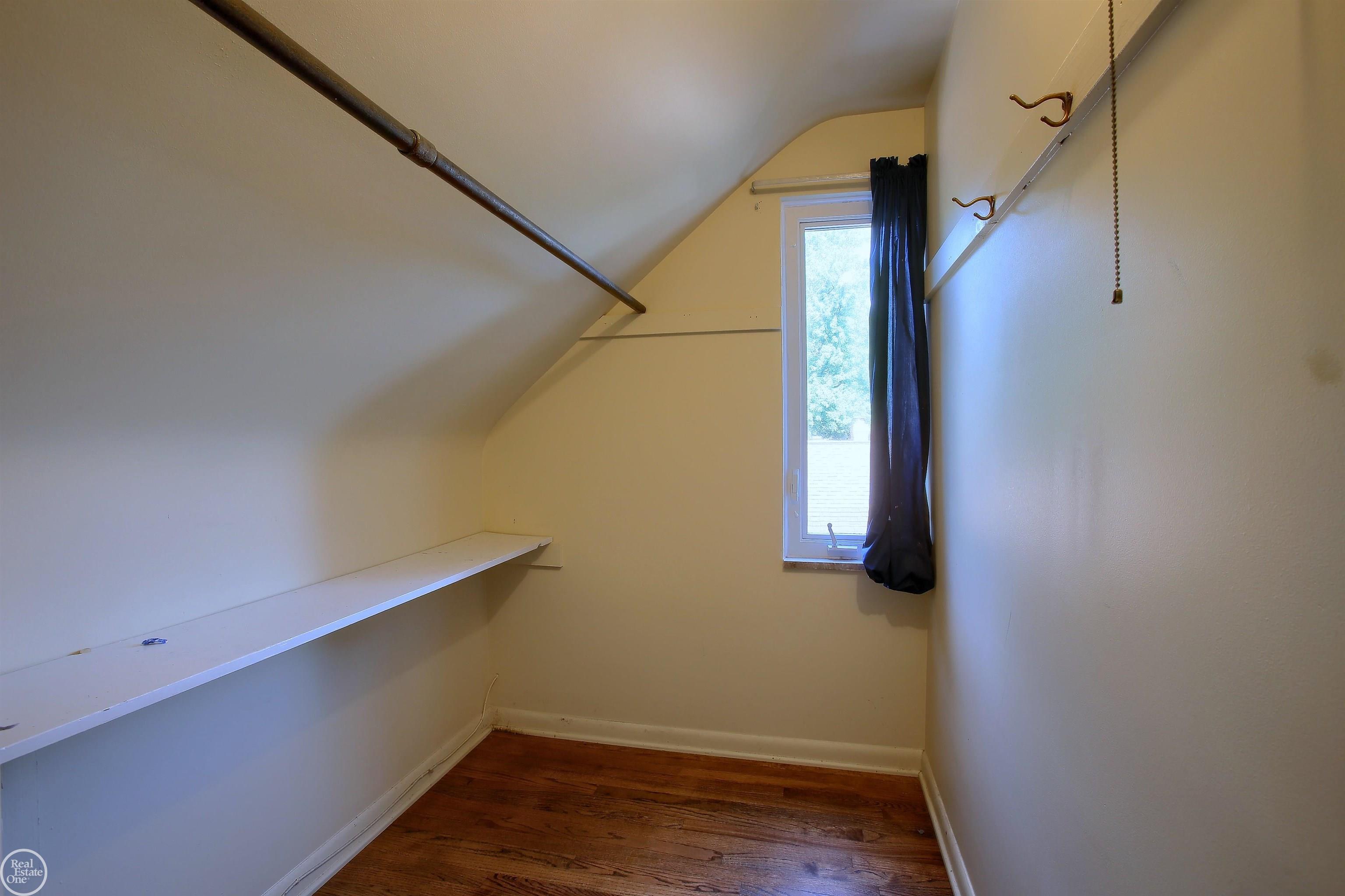 1242 Hawthorne Road Grosse Pointe, MI 48236 - Photo 17 of 32 50101939-16.JPG