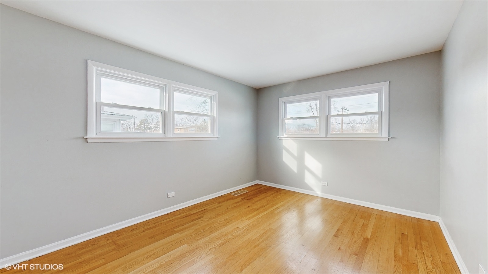 7700 Maple Street Morton Grove, IL 60053 - Photo 21 of 43 an empty room with a window