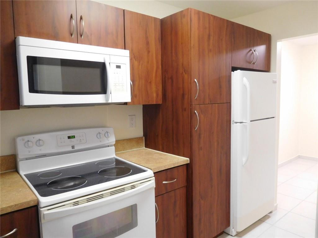 1425 Arthur Street, Unit 414B Hollywood, FL 33020 - Photo 23 of 50 Newer Appliances