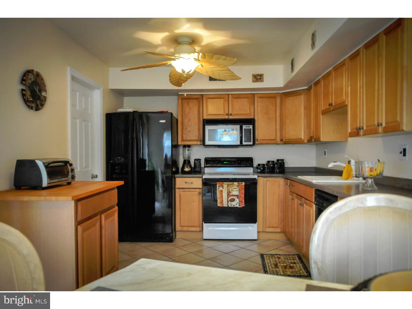 121 Colonial Square Drive Lindenwold, NJ 08021 - Photo 4 of 19 Kitchen