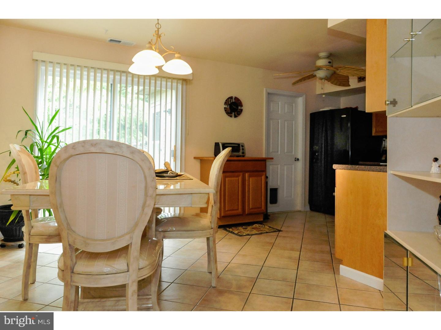 121 Colonial Square Drive Lindenwold, NJ 08021 - Photo 5 of 19 Kitchen