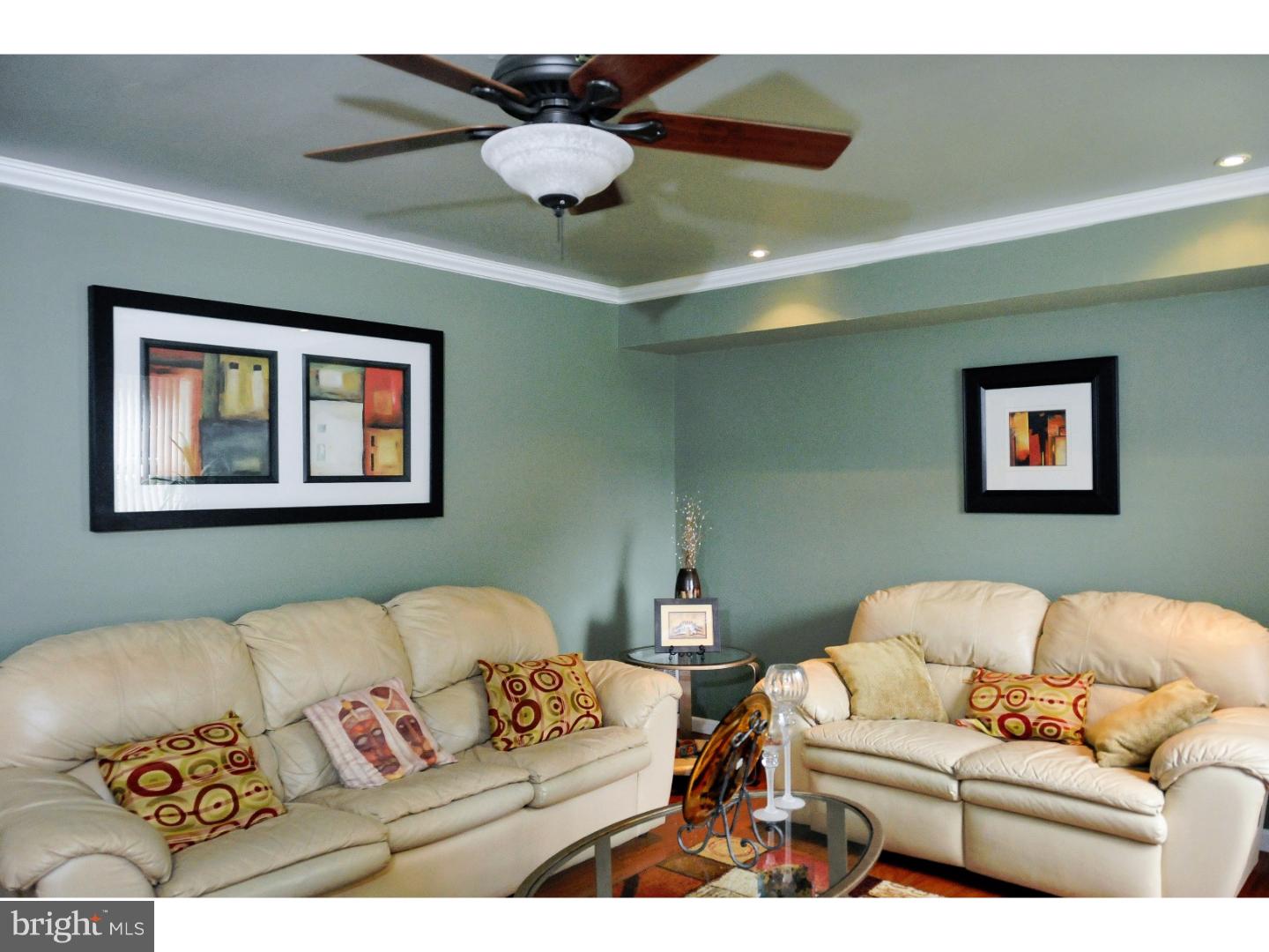 121 Colonial Square Drive Lindenwold, NJ 08021 - Photo 7 of 19 Living Room