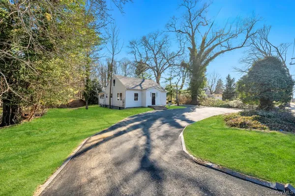 $849,990 | 624 Townline Road, Hauppauge, NY 11788