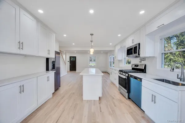 $849,990 | 624 Townline Road, Hauppauge, NY 11788