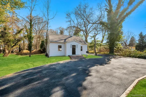 $849,990 | 624 Townline Road, Hauppauge, NY 11788