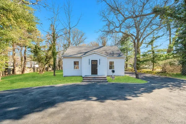 $849,990 | 624 Townline Road, Hauppauge, NY 11788