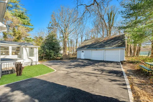 $849,990 | 624 Townline Road, Hauppauge, NY 11788