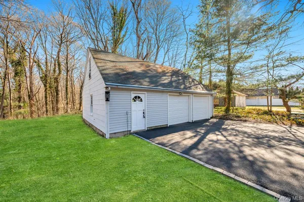 $849,990 | 624 Townline Road, Hauppauge, NY 11788