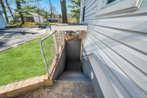 $849,990 | 624 Townline Road, Hauppauge, NY 11788