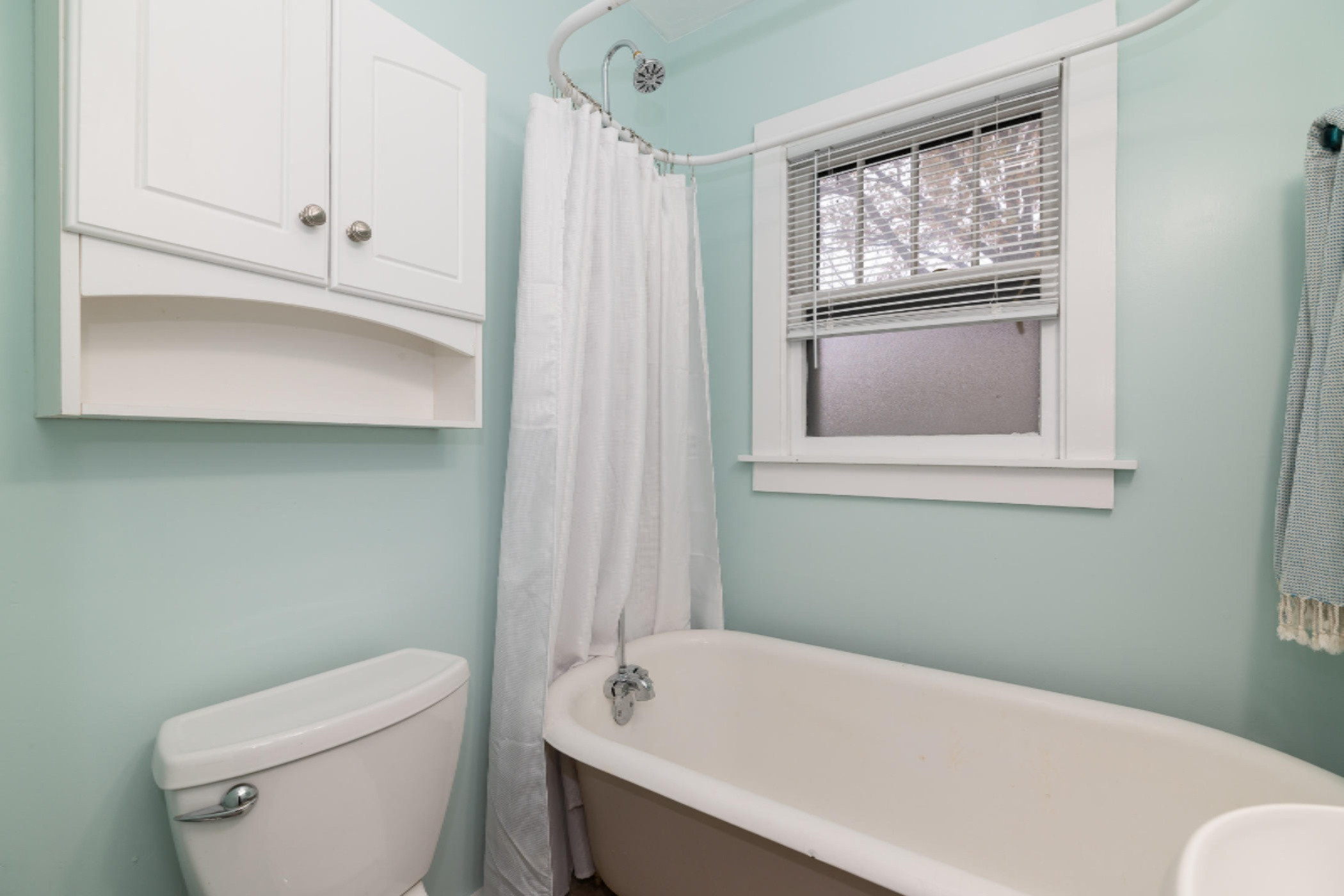 309 West Wheeler Street Three Rivers, MI 49093 - Photo 15 of 32 Fresh bathroom