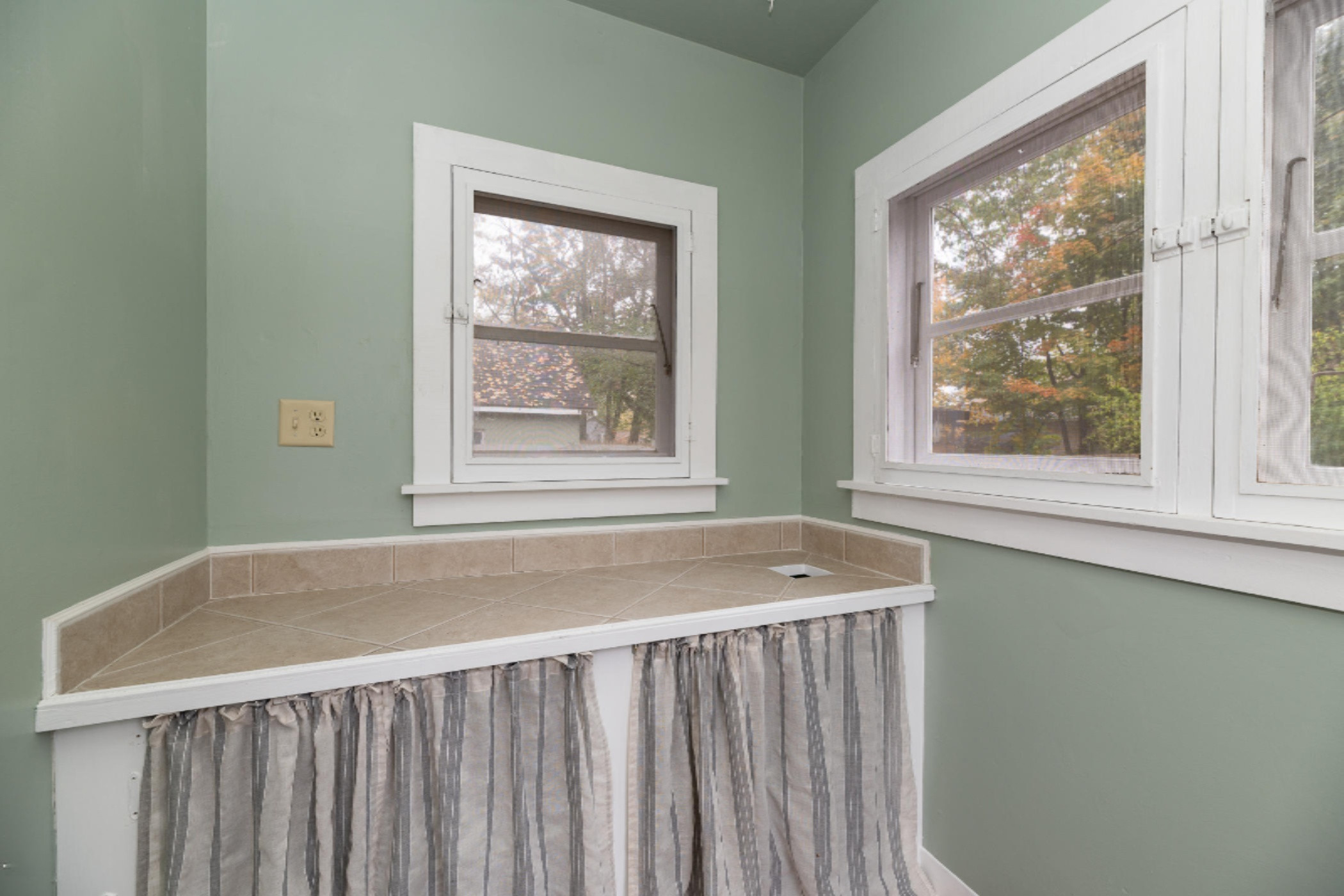 309 West Wheeler Street Three Rivers, MI 49093 - Photo 23 of 32 Potting Bench