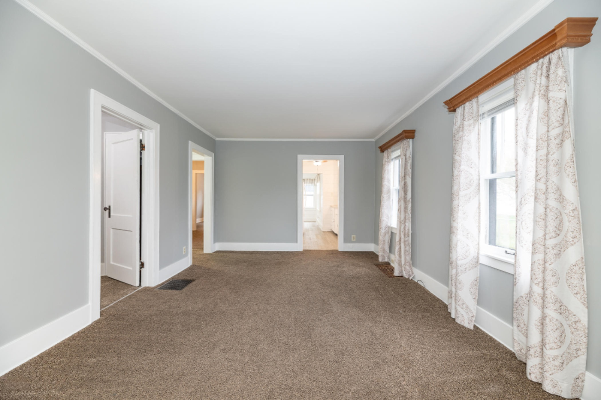309 West Wheeler Street Three Rivers, MI 49093 - Photo 4 of 32 Behr Marquis® Paint